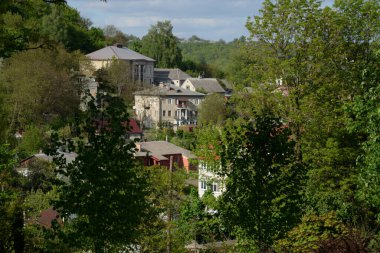  Pencereden şehre olan manzara.
