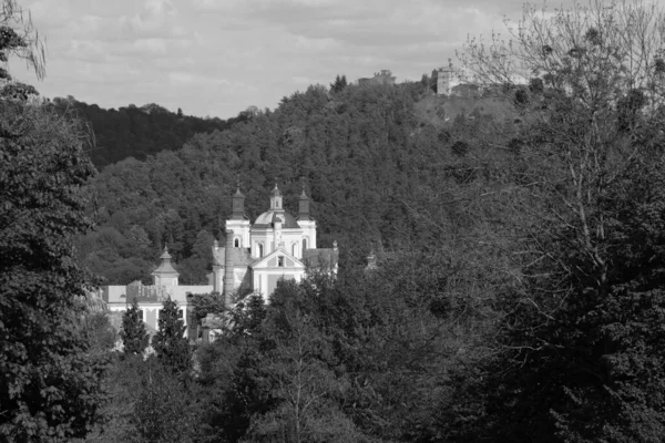 古城的历史部分 大教堂的变形金刚 城堡山概览 — 图库照片