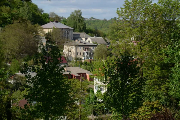  Pencereden şehre olan manzara.