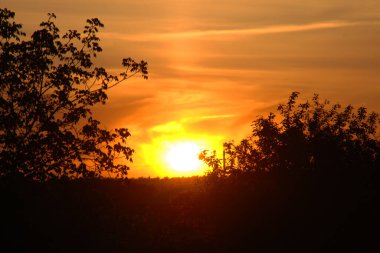 Akşam bulutlu gökyüzü, genel manzara