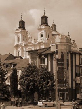 Şekil Değiştirme Katedrali         