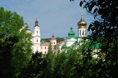İki tapınak, bir kilise ve bir kilise. Şekil değiştirme katedrali. St. Nicholas Katedrali. Fransisken Manastırı.