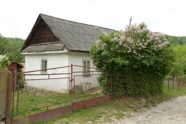 ウクライナの村の木造住宅 旧住宅街 — ストック写真