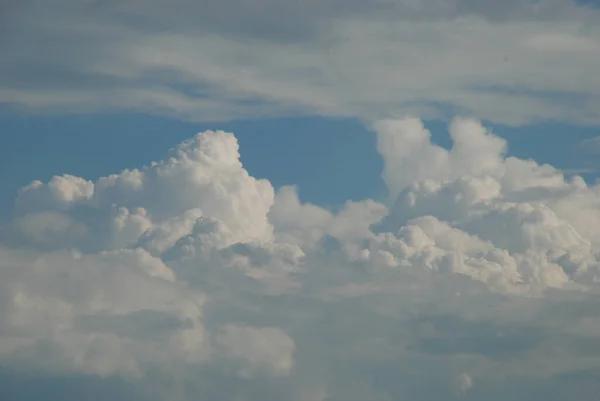 天空中的白云积云 — 图库照片