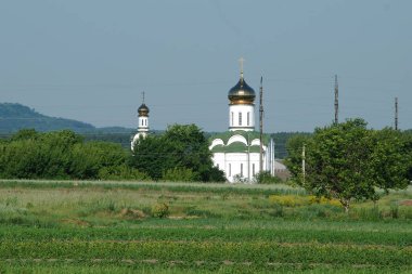 Cadde 'nin dışındaki kilise. Vaftizci Yahya Kilisesi.