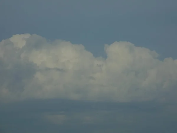 Біла Кумульська Хмара Небі — стокове фото
