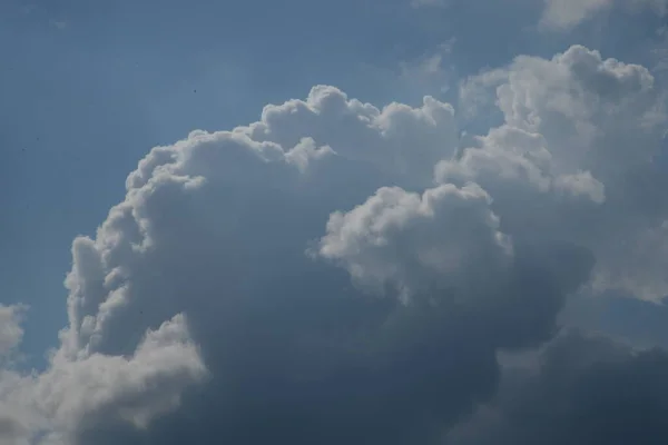 Біла Кумульська Хмара Небі — стокове фото