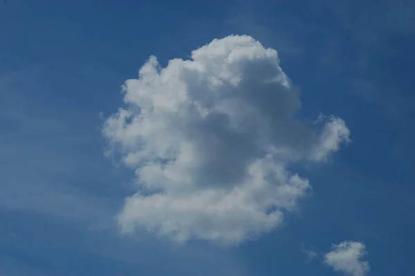 空の白い積雲 — ストック写真