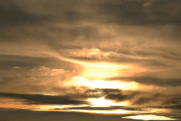 Akşam Bulutlu Gökyüzü Genel Manzara — Stok fotoğraf