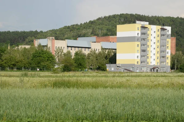 Pencereden şehre olan manzara.