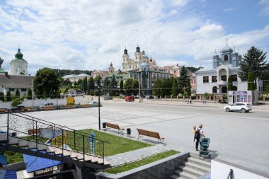 Eski şehrin tarihi kısmı. Eski kasaba, merkez cadde. Dönüşüm Katedrali. Nicholas Katedrali (Fransisken Manastırı)