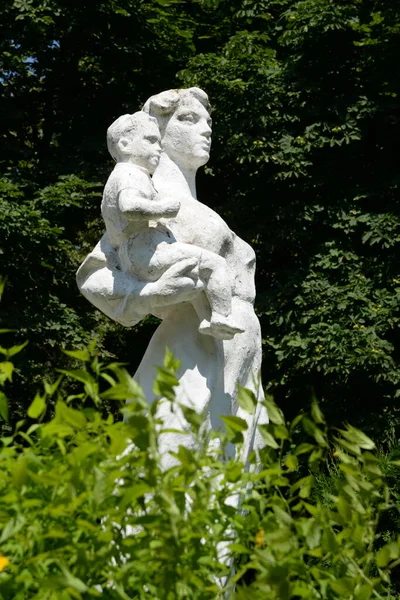 Scultura Madre Bambino — Foto Stock