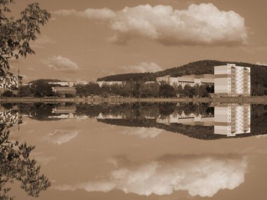 Pencereden şehre olan manzara.          