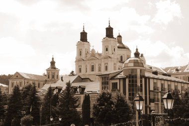  Eski şehrin tarihi kısmı. Dönüşüm Katedrali. Büyük kilise.