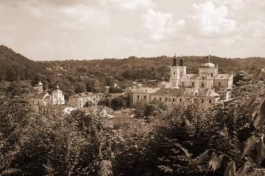 İki tapınak, bir kilise ve bir kilise. Şekil değiştirme katedrali. St. Nicholas Katedrali. Fransisken Manastırı.