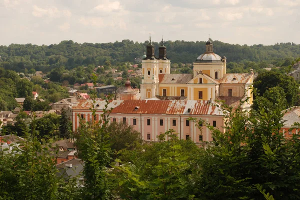  Eski şehrin tarihi kısmı. Dönüşüm Katedrali. Büyük kilise.