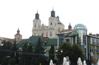  Eski şehrin tarihi kısmı. Dönüşüm Katedrali. Büyük kilise.