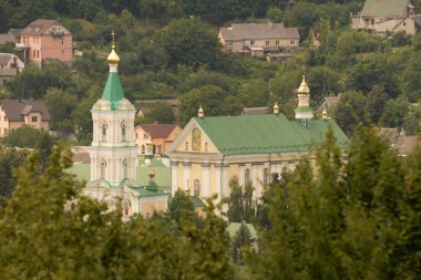 Manastır Epifani Manastırı 'nı inşa ediyor.           