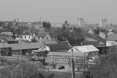 Şehrin varoşlarında bir uyku alanı.