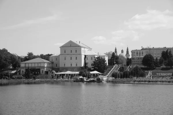 Stare Miasto Nad Jeziorem Cegła Zamek Kościół Widok Ogólny Hotel — Zdjęcie stockowe