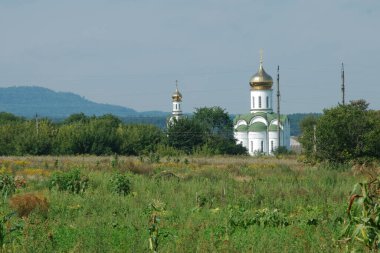 Cadde 'nin dışındaki kilise. Vaftizci Yahya Kilisesi. 