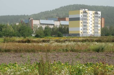 Pencereden şehre olan manzara.