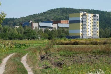 Pencereden şehre olan manzara.