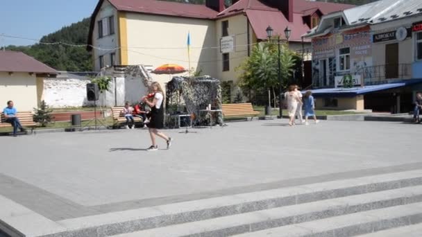 Violinist Square New Square Old Town — Stockvideo