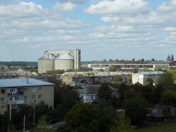 Het Uitzicht Vanuit Het Raam Naar Stad — Stockfoto