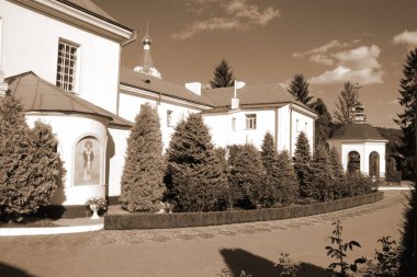 Manastır Epifani Manastırı 'nı inşa ediyor. 
