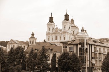 Eski şehrin tarihi kısmı. Dönüşüm Katedrali. Büyük kilise.