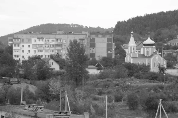 Der Blick Aus Dem Fenster Auf Die Stadt — Stockfoto