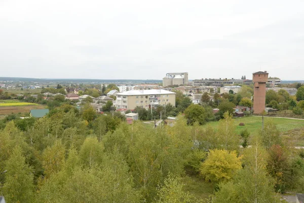 Der Blick Aus Dem Fenster Auf Die Stadt — Stockfoto