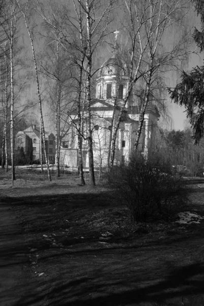 Eski Parkın Kenarında Yeni Bir Kilise Yeni Büyük Kilise Kutsal — Stok fotoğraf
