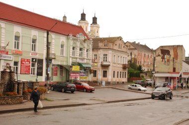 Eski kasabada Noel ağacı. Noel ağacı, eski kasaba. St. Nicholas Katedrali. Fransisken Manastırı. Castle Hill 'in genel manzarası.