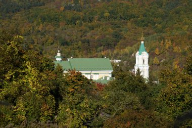 Manastır Epifani Manastırı 'nı inşa ediyor.          