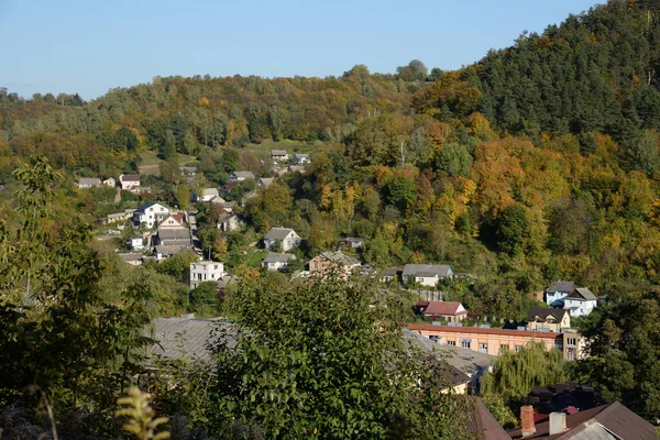 Vecchia Foresta Autunnale Mescolata Casa Legno Nel Villaggio Ucraino Alla — Foto Stock