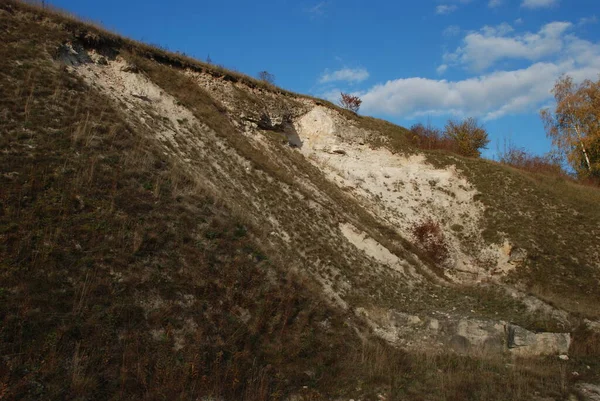 Une Vieille Carrière Craie Abandonnée Ancienne Forêt Mixte Automne — Photo