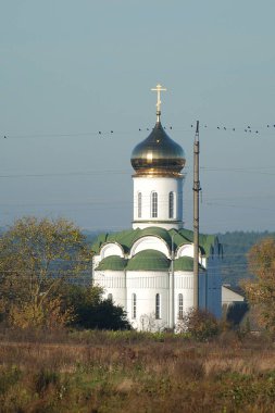 Cadde 'nin dışındaki kilise. Vaftizci Yahya Kilisesi.