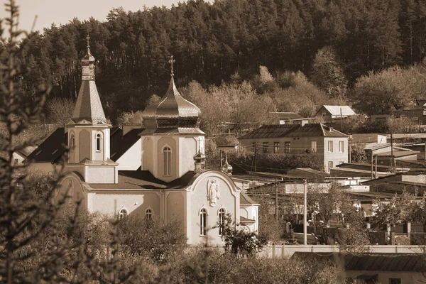 Pohled Okna Města Kostel Svatého Mučedníka Tatiana Kostel Okraji — Stock fotografie