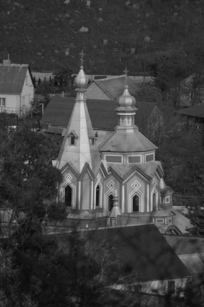 旧木造教会 聖十字架教会 旧木造教会 主の聖十字架の高揚の教会 — ストック写真