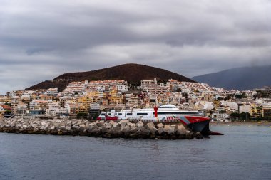Los Cristianos Limanı feribotu kalkışa hazır.
