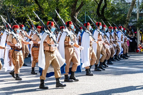 Soldados durante o Desfile do Exército do Dia Nacional Espanhol em Madrid. — Fotografia de Stock