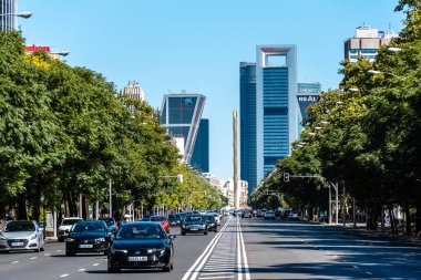 Madrid 'deki Paseo de la Castellana Caddesi' nin manzarası