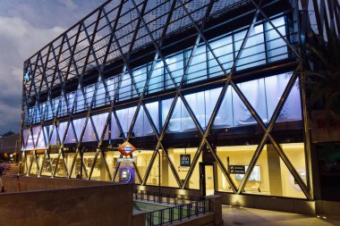 Madrid 'deki Colon Meydanı' ndaki Caixabank ofisi.