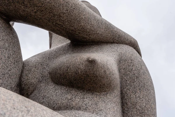 Escultura de Gustav Vigeland no Parque Frogner, um famoso parque público em Oslo — Fotografia de Stock