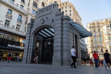 Madrid 'deki Gran Via' nın yeni metro istasyonu.