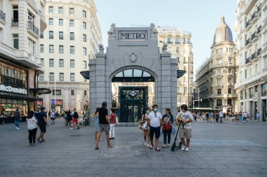 Madrid 'deki Gran Via' nın yeni metro istasyonu.