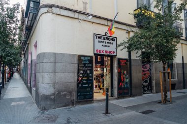 Madrid 'in Chueca Mahallesi' nde bir seks mağazası var.