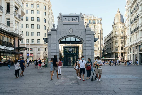 Madrid 'deki Gran Via' nın yeni metro istasyonu. — Stok fotoğraf
